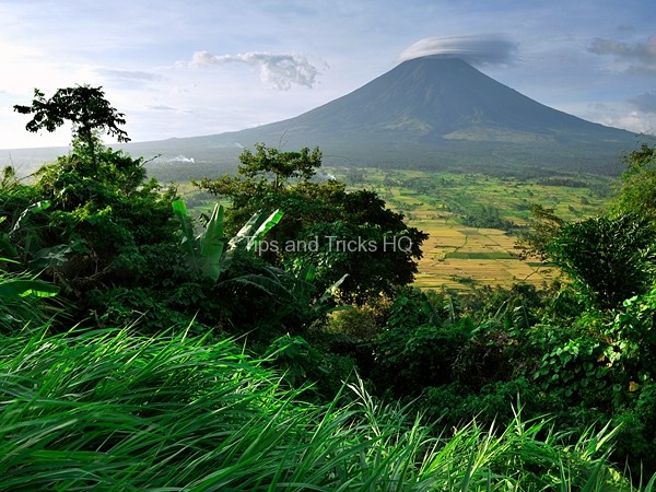 philippines-bicol-peninsula-legaspi-city-mayon-volcano-an-iconic-image-of-the-philippines-famed-for-its-near-perfect-conical-formation-viewed-from-nearby-lignon-hill-febmar-2012-credit-chr